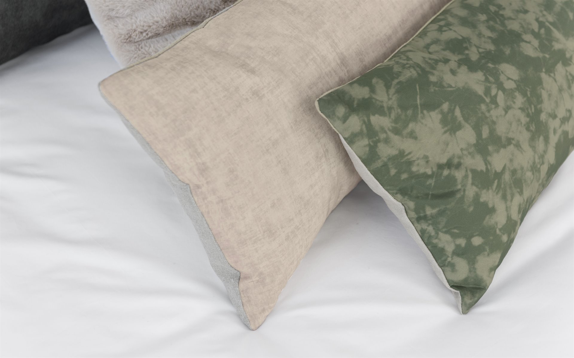 Mrs.Me cushion Foliage Green detail1 1920x1200